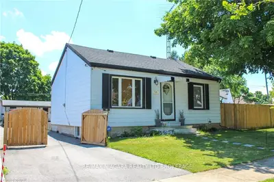 10 ELMWOOD Avenue, St. Catharines, ON L2R 2T7