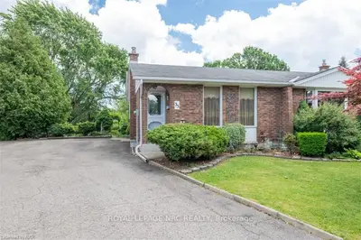 35 NOTTINGHAM Court, Welland, ON L3C 5X4