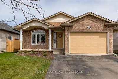 8159 BARRETT Crescent, Niagara Falls, ON L2H 3H5