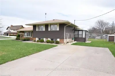 3082 Ussher Street, Niagara Falls, ON L2G 6M2