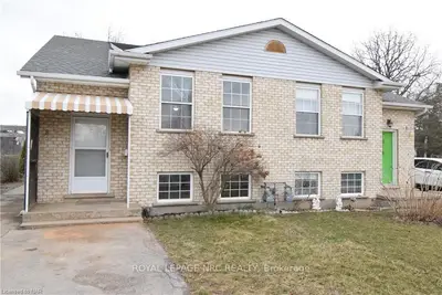 8 WOODLAND Drive, Welland, ON L3C 7C9