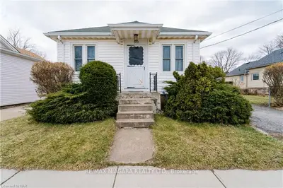 50 WOODLAND Avenue, St. Catharines, ON L2R 5A2