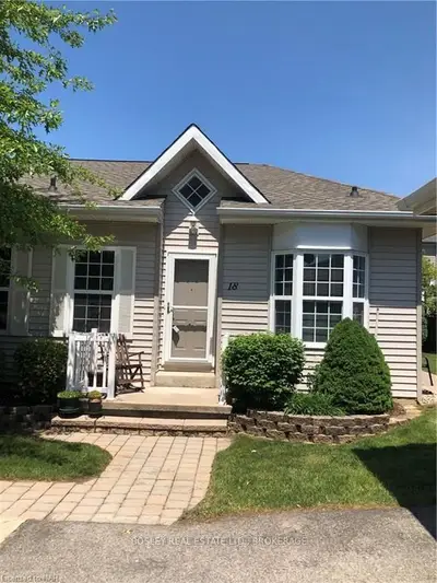 608 Simcoe Street 18, Niagara-on-the-lake, On L0s 1j0