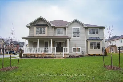 8608 Sweet Chestnut Drive, Niagara Falls, ON L2H 0N1