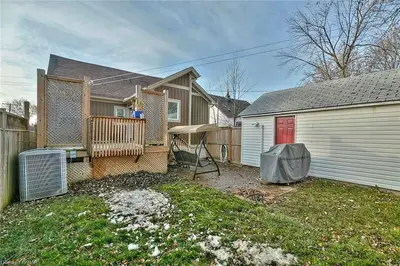 18 Churchill Avenue, Welland, On L3b 4y5