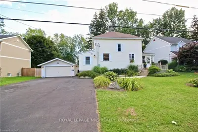 19 Topham Boulevard, Welland, On L3c 3g1