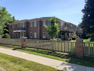 3060 PORTAGE Road 203, Niagara Falls, ON L2J 2J9