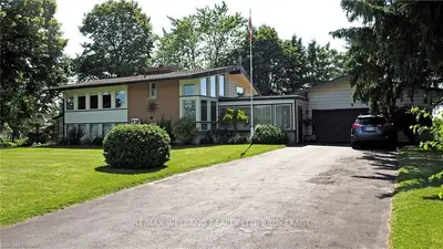 9 THORNCREST Road, Port Colborne, ON L3K 5C5
