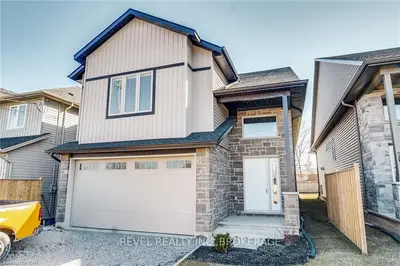 22 Greenwood Avenue, St. Catharines, On L2p 1x8
