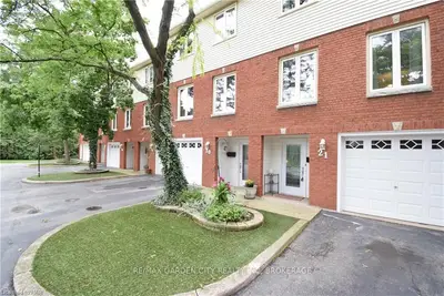130 Livingston Avenue 21, Grimsby, On L3m 4w5