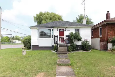 208 QUEEN Street, Port Colborne, ON L3K 5J1
