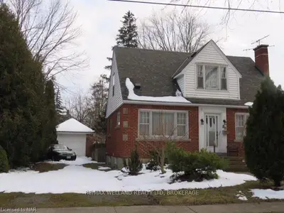35 Norway Avenue, Welland, ON L3C 3Z9