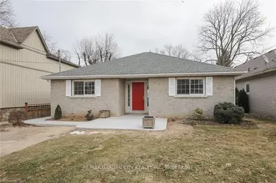 22 CHRISTIE Street, St. Catharines, ON L2N 5H1