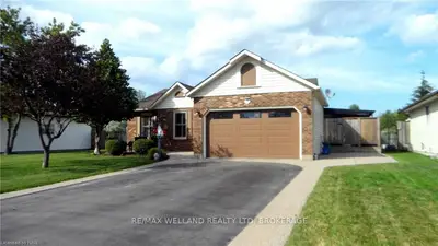 15 FAREWELL Crescent, West Lincoln, ON L0R 2A0