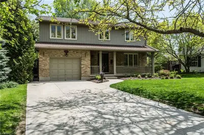 4247 VILLAGE PARK Drive, Lincoln, ON L0R 1B8