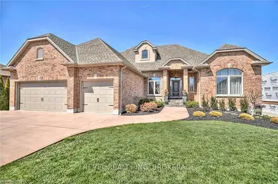 2 APRICOT GLEN Drive, Niagara-on-the-Lake, ON L0S 1P0