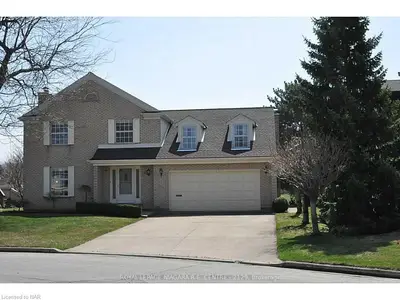 16 EVANGELISTA Court, St. Catharines, ON L2N 7C3
