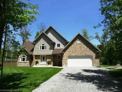 1944 POUND Avenue, Fort Erie, ON L2A 5M4