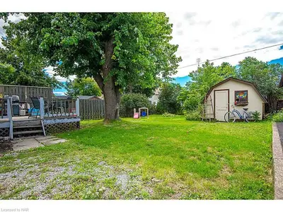 27 Christmas Street, Port Colborne, On L3k 1m3