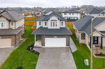 7696 Pender Street, Niagara Falls, On L2g 0h4