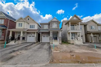 8627 Sourgum Avenue, Niagara Falls, On L2h 0n9