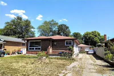 7402 Dorchester Road, Niagara Falls, On L2g 5w1