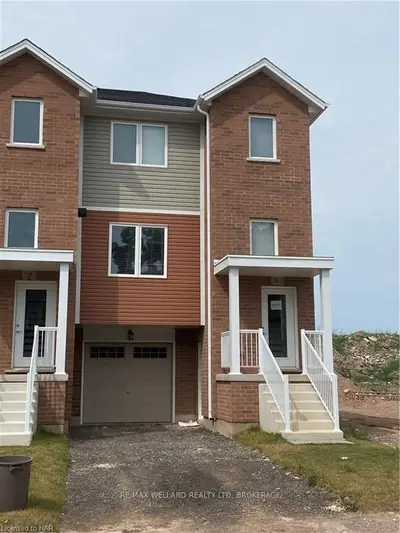 9 Denistoun Street, Welland, On L3c 9t1