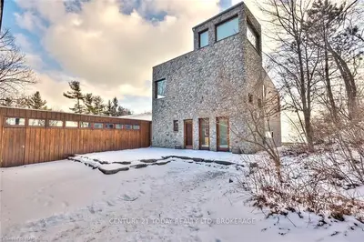 575 LAKESHORE Road E, Port Colborne, ON L3K 5V3