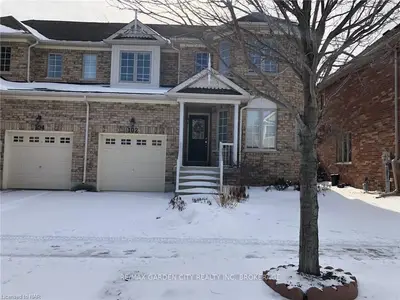 102 YOUNG Crescent, Niagara-on-the-Lake, ON L0S 1J0