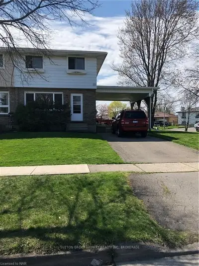 45 AQUADOR Drive, Welland, ON L3C 5S5