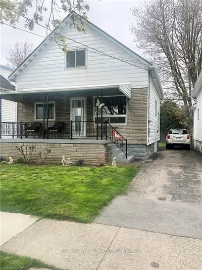 32 COZY Street, Welland, ON L3B 4G8