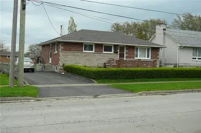 43 DOUGLAS Street, Fort Erie, ON L2A 3W6
