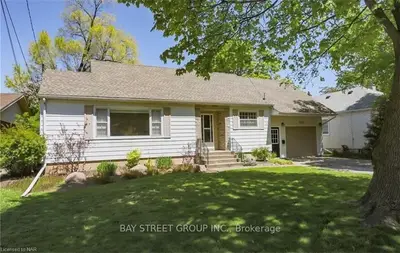 6565 Stamford Green Drive, Niagara Falls, ON L2J 1T9