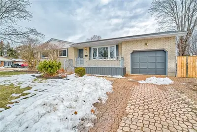 4 WOODINGTON Place, Welland, ON L3C 2J2