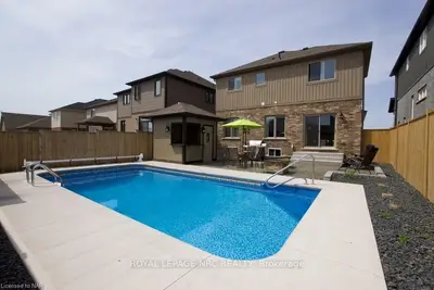 54 SILVERWOOD Avenue, Welland, ON L3C 0C3