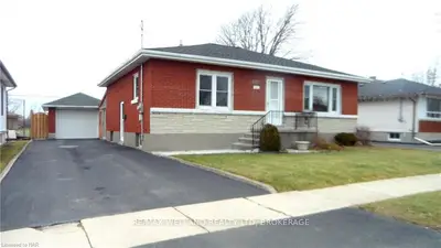 252 CLARKE Street, Port Colborne, ON L3K 2G5