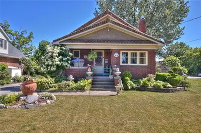 392 QUEENSTON Street, St. Catharines, ON L2P 2X9
