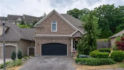 2211 SANDHILL Drive, Niagara Falls, ON L2J 4K1