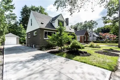 35 Norway Avenue, Welland, ON L3C 3Z9