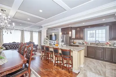 5829 SYMMES Avenue, Niagara Falls, ON L2G 2G4