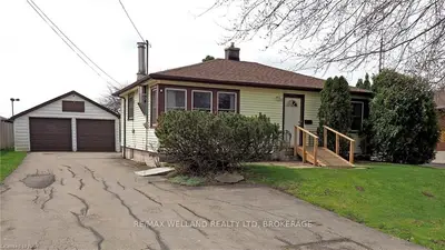 15 MERRITT Parkway, Port Colborne, ON L3K 3X9