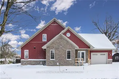 319 GILMORE Road, Fort Erie, ON L2A 2M9