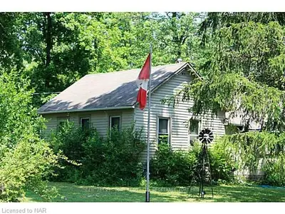 1096 ELLSWORTH Road, Fort Erie, ON L2A 5M4