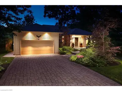 11 WOOD DALE Drive, St. Catharines, ON L2T 1Y9
