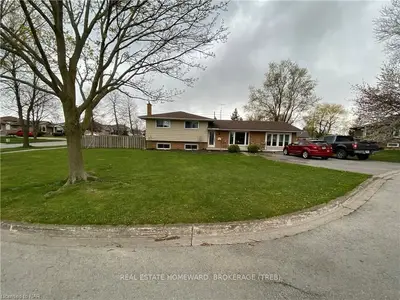 8174 NERO Crescent, Niagara Falls, ON L2H 2B8