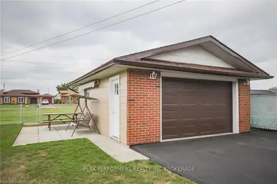 60 Grange Avenue, Welland, On L3b 1g7