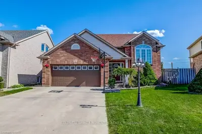 7094 KELLY Drive, Niagara Falls, ON L2H 3K1