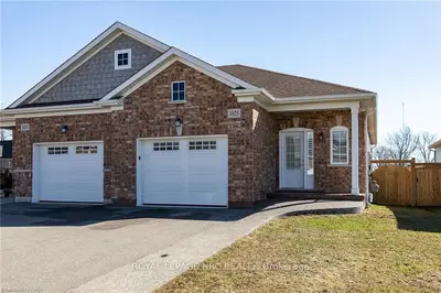 1025 MEADOWOOD Street, Fort Erie, ON L2A 0B9