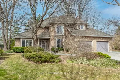9 Karen Court, Pelham, ON L0S 1E4