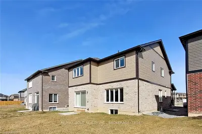 87 Crow Street, Welland, On L3c 0c3